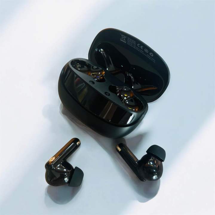 TRUE WIRELESS EARBUDS