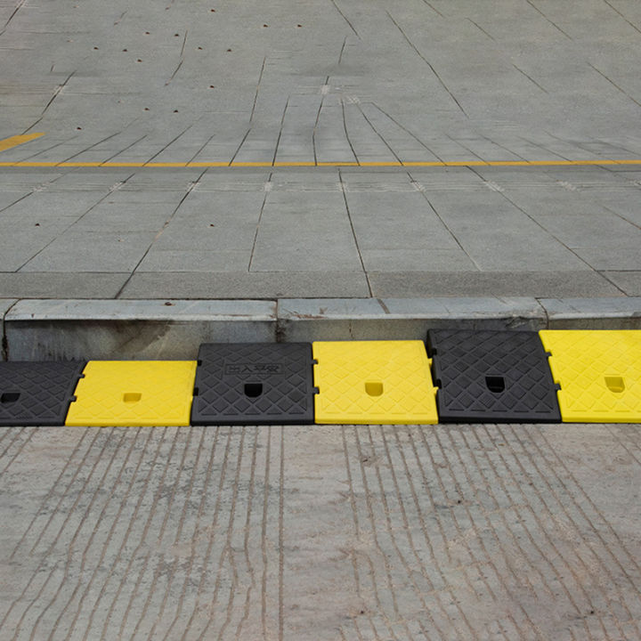 1%20Pc%20Plastic%20Curb%20Ramp,%20Non-Slip%20Threshold%20Ramp,%2030/40/50%20Mm%20Height,%20For%20Cars,%20Bicycles,%20Wheelchairs%20%E2%80%93%20Smooth%20Uphill%20Transition%20-%20Image%205