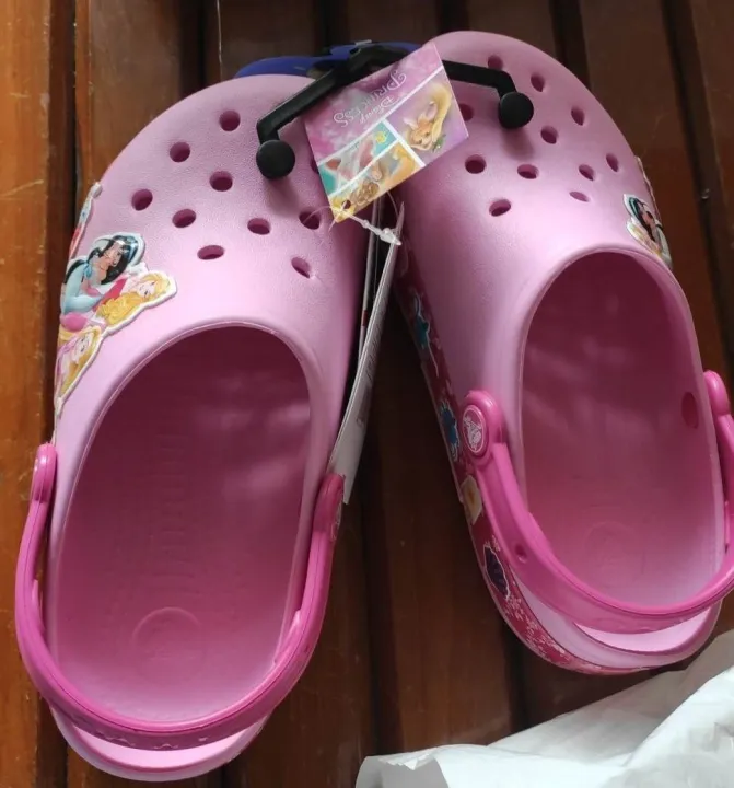 Crocs%20kids'%20shoe%20%20Fun%20with%20Colorful%20Comfort%20-%20Step%20into%20Adventures%20with%20Playful%20Crocs%20for%20Happy%20Little%20Feet%20-%20Image%205