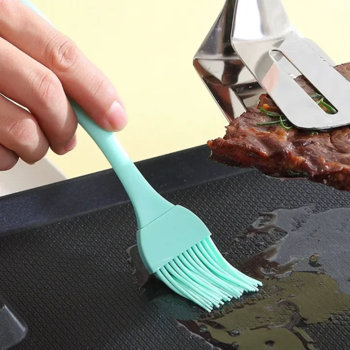 Food%20Grade%20Silicone%20Oil%20Brush%20BBQ%20Barbecue%20Brush%20Kitchen%20Pancake%20Brush%20Oil%20Brush%20Sauce%20Brush%20Kitchen%20Small%20Tools%20-%20Image%205