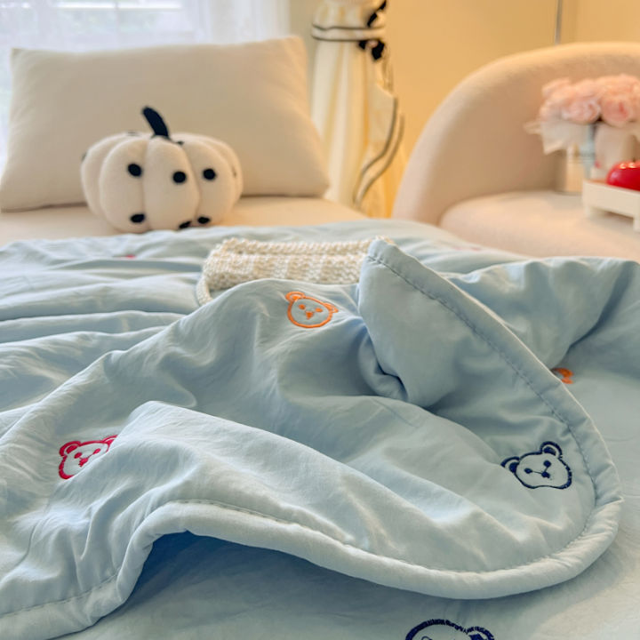 2025%20New%20Embroidered,%20washed%20cotton,%20summer%20quilt,%20air-conditioned,%20skin%20friendly,%20breathable,%20machine%20washable%20bedding%20-%20Image%204