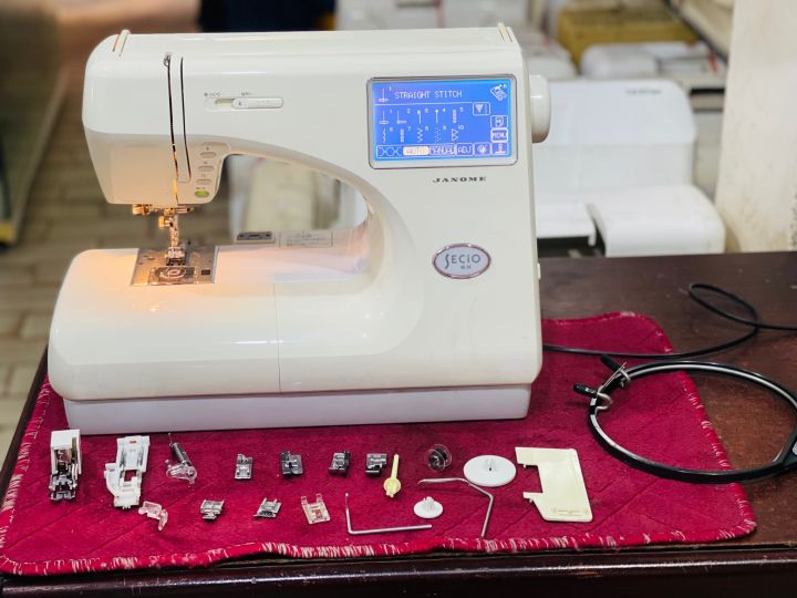 Janome%209000%20Embriodery%20sewing%20machine%20-%20Image%202