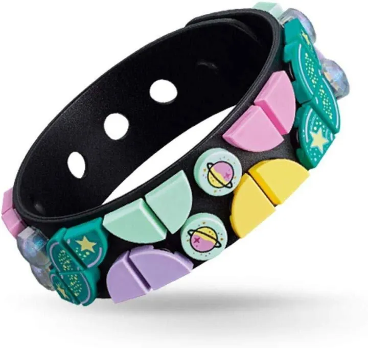 LEGO%2041903%20DOTS%20Cosmic%20Wonder%20Bracelet%20-%20Image%204