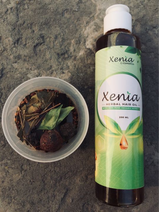 Xenia%20Herbal%20Hair%20Oil%20-%20200ml%20-%20Made%20with%2013%20Beneficial%20Herbal%20Ingredients%20-%20Image%203