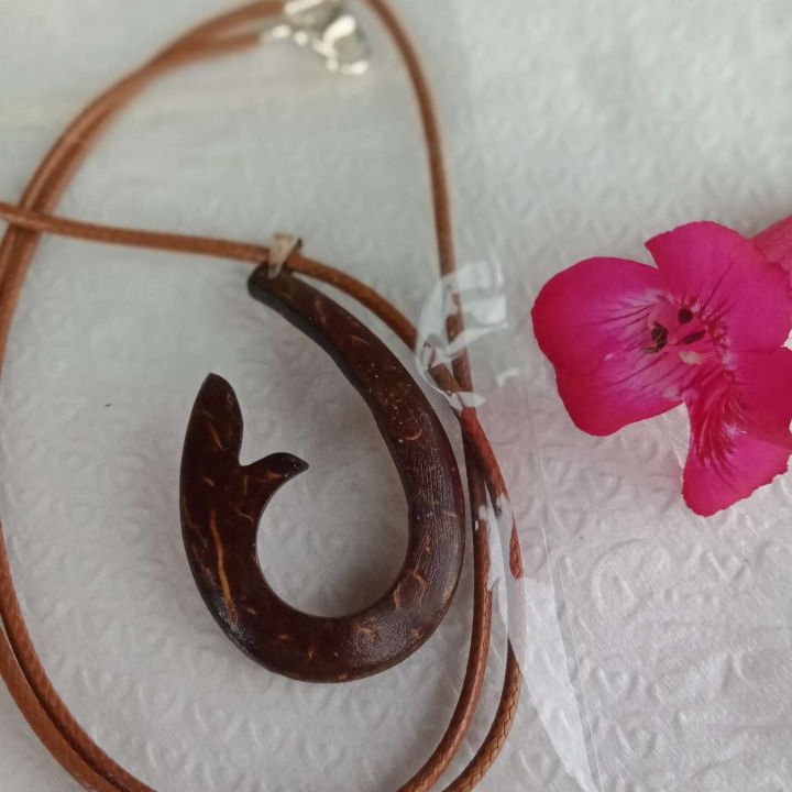 Coconut%20shell%20pendent%20-%20Image%209