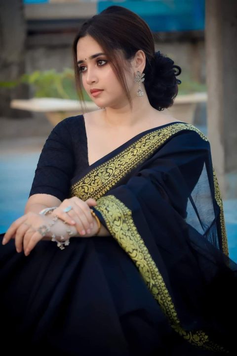 Tangail%20traditional%20halfsilk%20small%20paar%20saree/New%20model%20black%20saree%20-%20Image%204