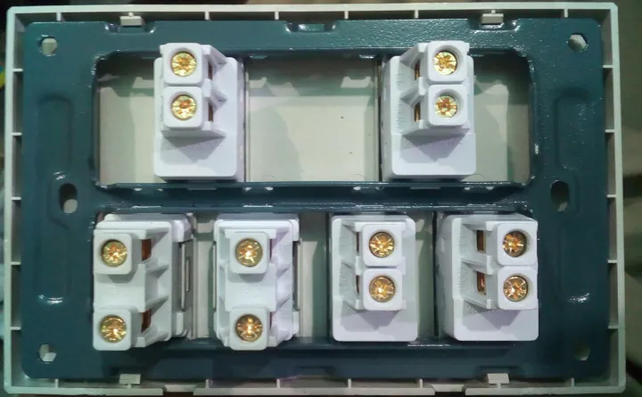 4+2%20switch%20socket%20China%20fitting%20-%20Image%203