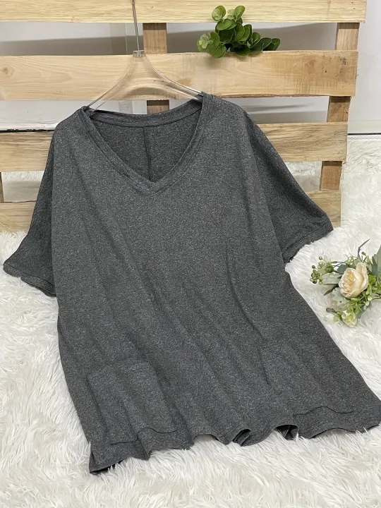 Plus%20Size%20Women's%20V-Neck%20Short%20Sleeve%20Casual%20T-Shirt%20with%20Front%20Pockets%20Comfortable%20and%20Stylish%20Top%20-%20Image%203