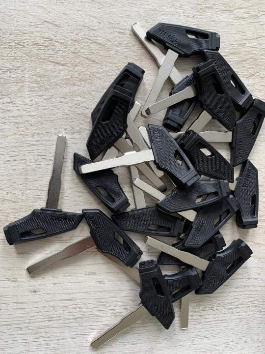 Yamaha%20R15%20motorcycle%20key%20Yamaha%20R15%20car%20key%20with%20safety%20magnet%20-%20Image%204