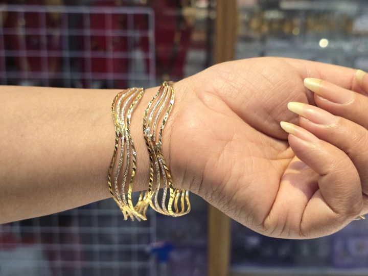 Gold%20Plated%20Bangles%20for%20Women%20and%20Girls%20(Bianca)%20-%201%20Pair%20-%20Image%203