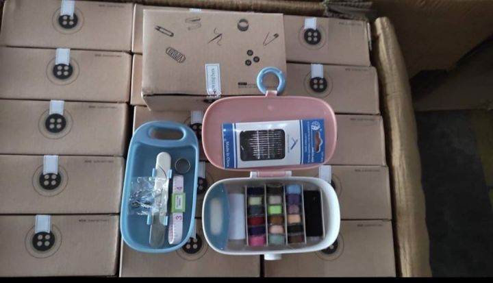 ရောင်စုံ အပ်ချည် (16)လုံး thread