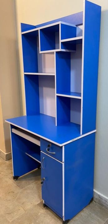 Kids%20Study%20table%20with%20book%20shelve%20-%20Image%202