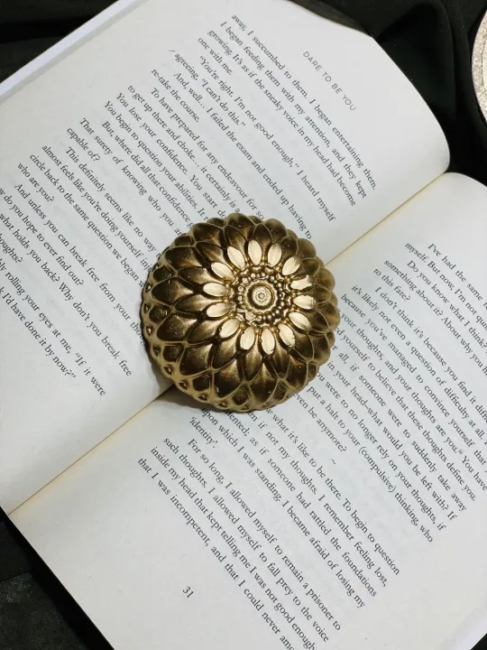 Golden%20Flower%20paperweight%20%7C%20Customise%20Terrazzo%20Jesmonite%20Bookend%20%7C%20paper%20weight%20%7C%20Nordic%20Designs%20-%20Image%203