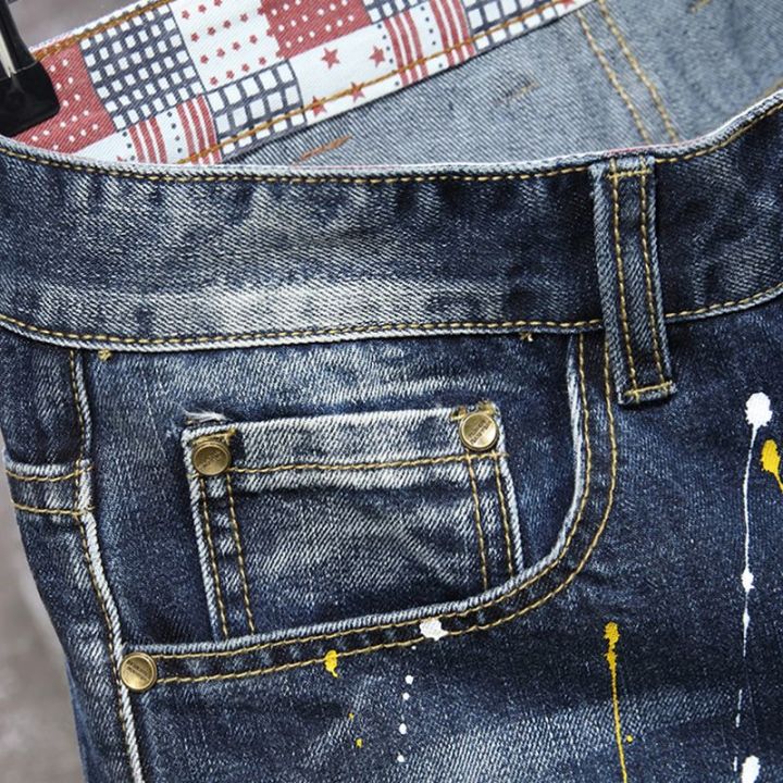 Plus%20Size%207XL%206XL%20Men's%20Summer%20Ripped%20Denim%20Shorts,%20Loose%20Straight-Cut,%20Painted%20Style,%20Fashionable%20Trendy%20Denim%20Cropped%20Pants%20-%20Image%204