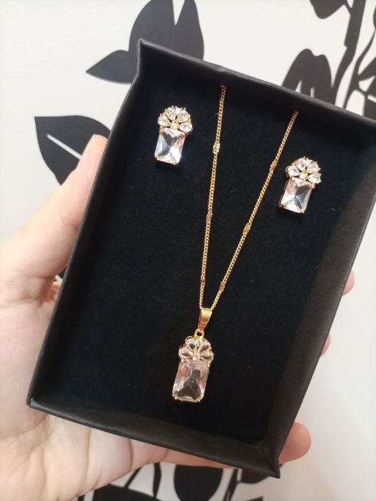 Jewellery%20Set%20Zarkon%20Stone%20Chain%20Locket%20and%20Tops%20-%20Image%202