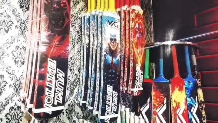 Cricket Bat Set with , Ball, and Carry Bag - High-Quality, Durable, Lightweight - New