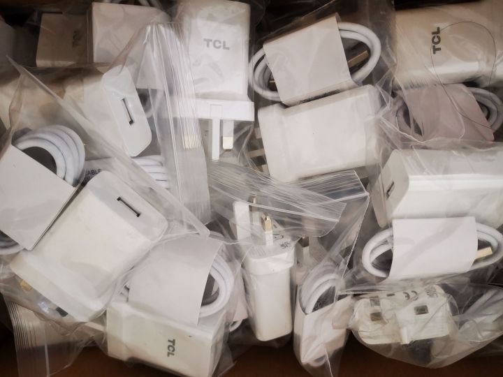 TCL%20Fast%20Charger%20with%20type%20c%20fast%20cable%20-%20Image%203