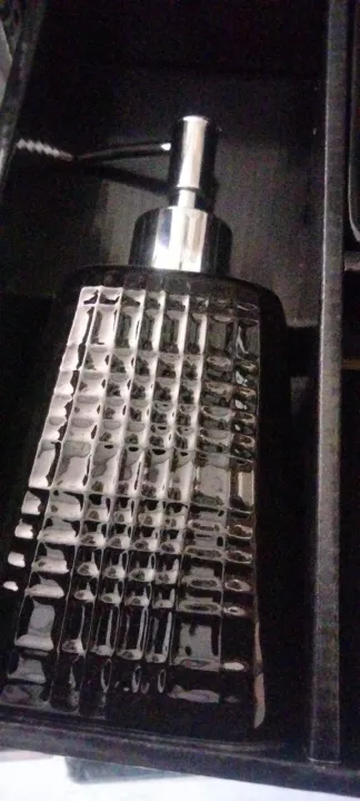 4%20pcs%20bathroom%20set%20in%20very%20high%20quality%20in%20beautiful%20black%20colour%20/in%20bathroom%20use/ceramic%20-%20Image%202