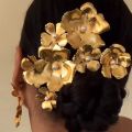 Deluxe Pearl Flower French Style Hair Comb Retro Court Luxury Noble Hairclip Elegant and Fashionable Hair Accessory for Women.