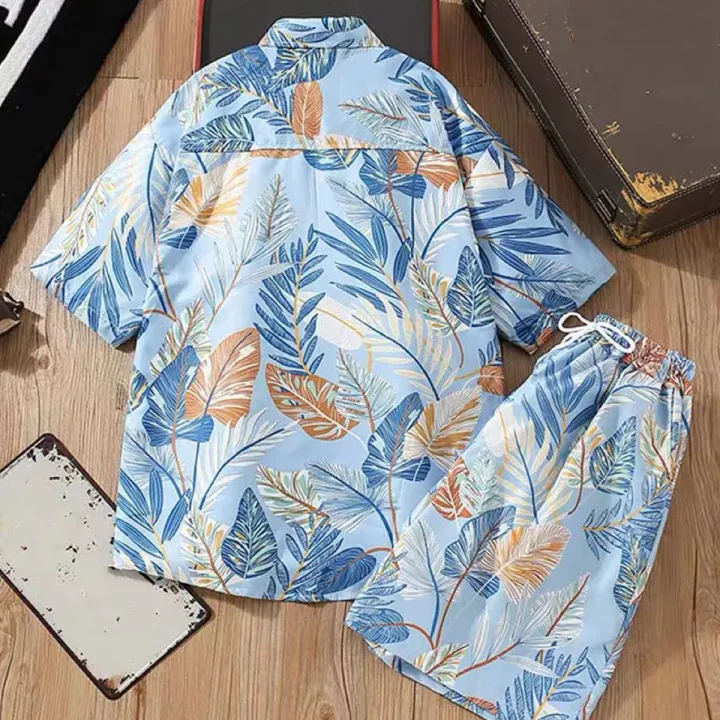 Comfort%20beach%20style:%20beautiful%20striped%20short-sleeved%20shirt,%20modern%20shorts%20-%20Image%208