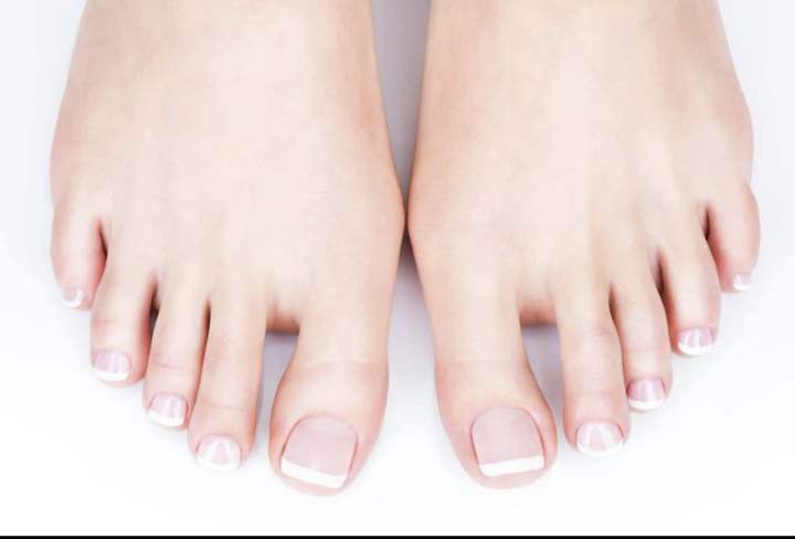 Beautiful%2012%20Pieces%20Fake%20Foot%20Nails%20With%20Glue%20For%20Parlor%20use%20(Press%20On%20Toe%20Nail%20With%20Glue%20For%20Women%20-%20Image%202