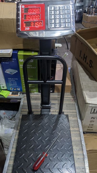 Digital weight Machine For Vegetable,Fruit, Postal Parcel & cottons Measurement on commercial use, 100kg scale , 100kg weighing scale. shop scale, weight machine. cell battery scale. shipping scale, wazan kanta, wazan tharazo. kaanta tharaazo. wazan machi