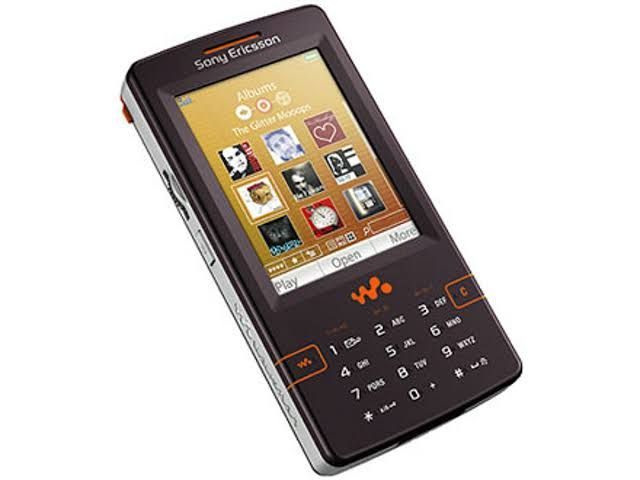Sony%20Ericsson%20W950i%0A%0Amobile%20body%20-%20Image%202