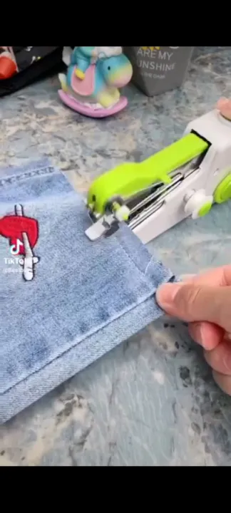 hand%20sewing%20machine%20-%20Image%202