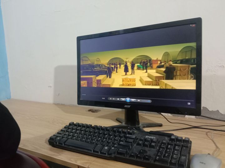 LCD Monitor 22 Inches, Slim LED, Smart Screen.
