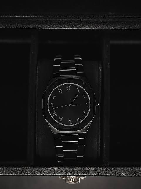 Most%20Trending%20Black%20Aura%20Watch%20For%20Men%20100%25%20Original%20Watch%20With%20New%20Design%20&%207%20straps%20Smartwatch%20-%20Image%207