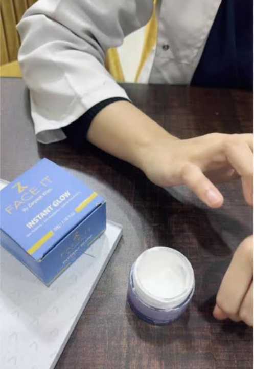 Face%20It%20Instant%20Glow%20Cream%20By%20Zarpash%20Khan%20Premium%20Skincare%20Product%20For%20Radiant%20Skin%20-%2050g%20-%20Image%206