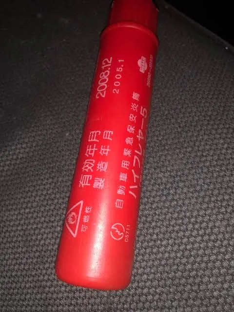 emergency%20car%20flares%20-%20Image%202