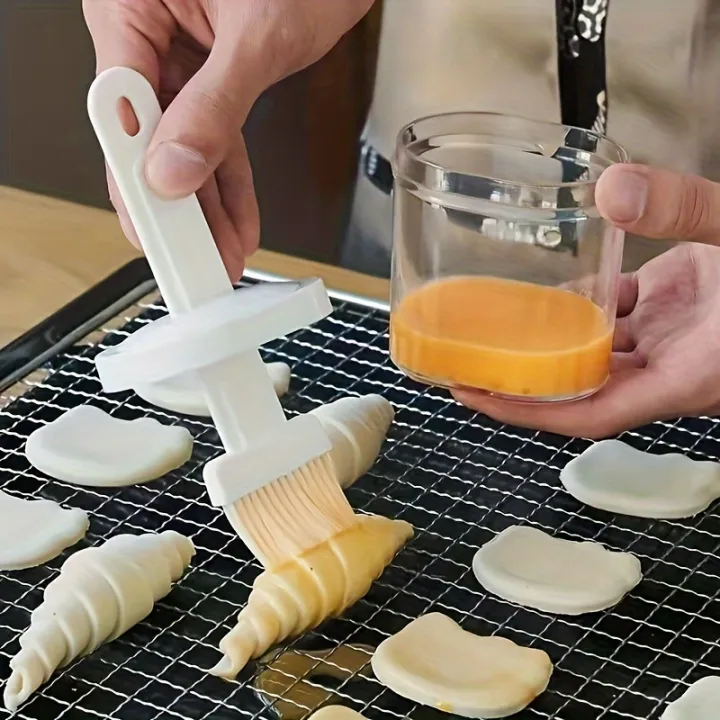 1pc%20High%20Temperature%20Resistant%20Oil%20Brush%20with%20Bottle%20for%20Kitchen%20Barbecue%20accessories%20Convenient%20Seasoning%20and%20Honey%20Bottle%20-%20Image%203