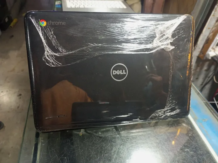 Dell%20Chromebook%2011%203180%20-%204GB%20RAM%20-%2016GB%20SSD%20-%20Google%20Play%20Store%20Supported%20-%2011.6"%20HD%20Display%20-%20Image%204