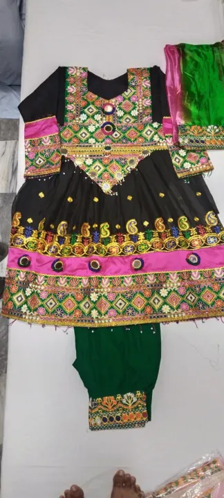 Sindhi%20Pathani%20Handmade%20Frock%20for%20Girls%20with%20Moti%20Work%20and%20Embroidery,%20Traditional%20Black%20Chiffon%20Dress%20for%20Weddings,%20Parties,%20and%20Special%20Occasions%20-%20Image%203