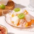 Household Small Size Hand-Operated Making Smoothie Machine with Ice Cube Mold Kitchen Hand Shaved Ice Breaker Ice Crusher.