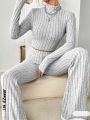 Stand Collar Navel T-shirt and Trumpet pants.