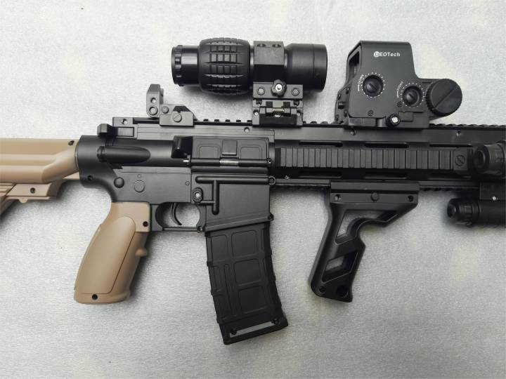 M4%20Gel%20Blaster%20Toy%20Gun%20Gel%20Balls%20Electric%20Rifle%20with%20Manual%20and%20Full%20Auto%20Firing%20Modes%20-%20Image%204