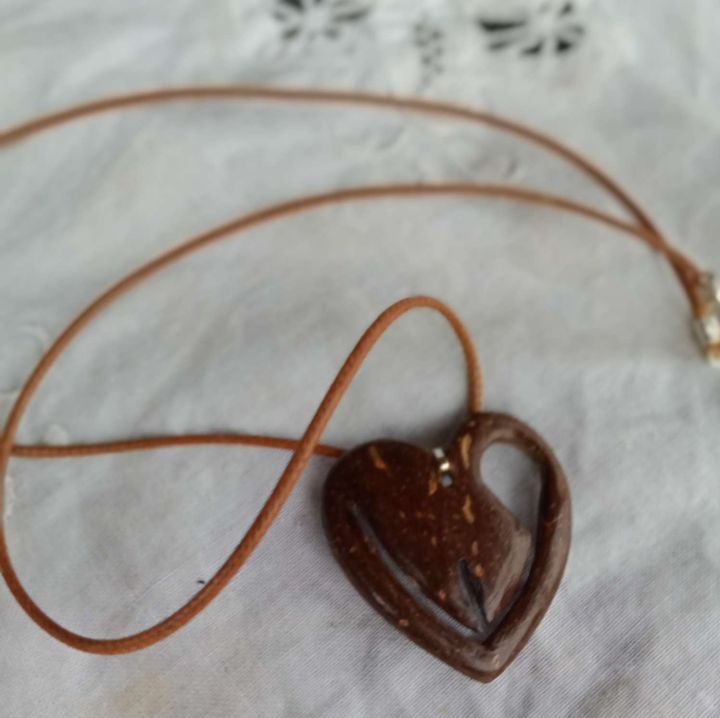 Coconut%20shell%20pendent%20-%20Image%205