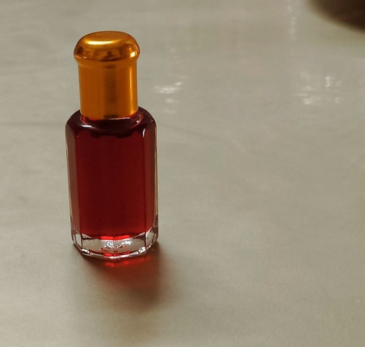Vampire%20Blood%2024%20hours%20long%20lasting%20%20premium%20perfume%20oil%20with%20different%20quantities%20(3ml,3.5ml,6ml,8ml,10ml,15ml)%20sweet%20refreshing%20roll%20on(%20selectable)%20-%20Image%209