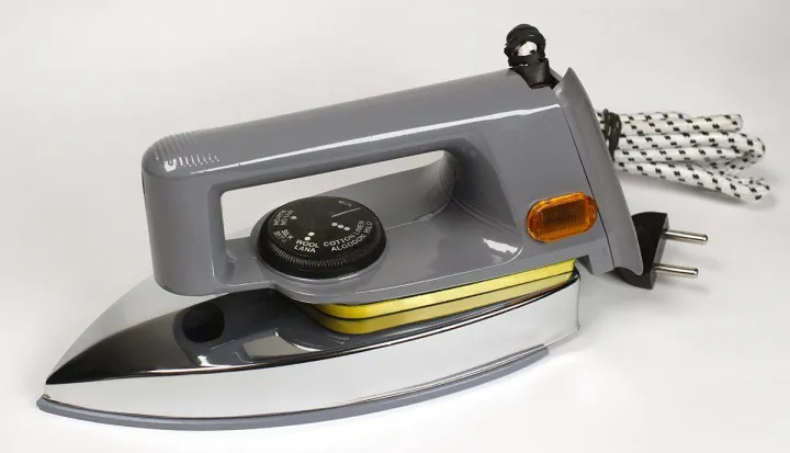 Lightweight%20Dry%20Iron%20%7C%20Modern%20and%20Sleek%20Design%20%7C%20Gray%20Istri,%20Istari%201000W%20-%20Image%204