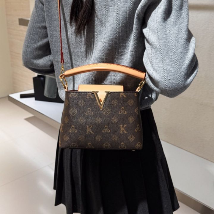 High-quality%20Appearance%20Patterned%20Diagonal%20Crossbody%20Bag%20with%20Large%20Capacity%20for%20Women,%20High-end%20and%20Luxurious%20Casual%20Retro%20Shel%20-%20Image%203