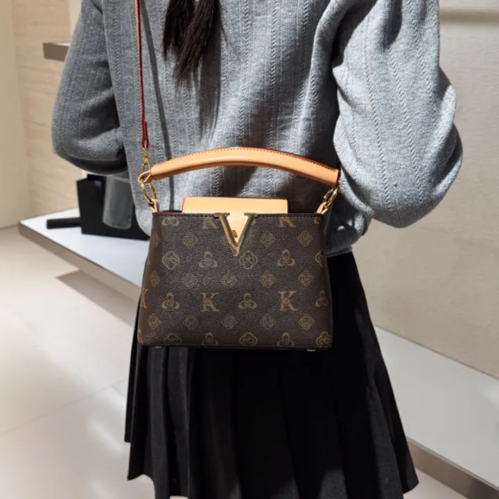 High-quality%20Appearance%20Patterned%20Diagonal%20Crossbody%20Bag%20with%20Large%20Capacity%20for%20Women,%20High-end%20and%20Luxurious%20Casual%20Retro%20Shel%20-%20Image%203