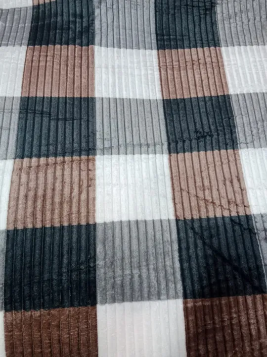 Luxury%20Featherlite%20Blanket%20-%20Dubai%20Edition%20-%20Image%207