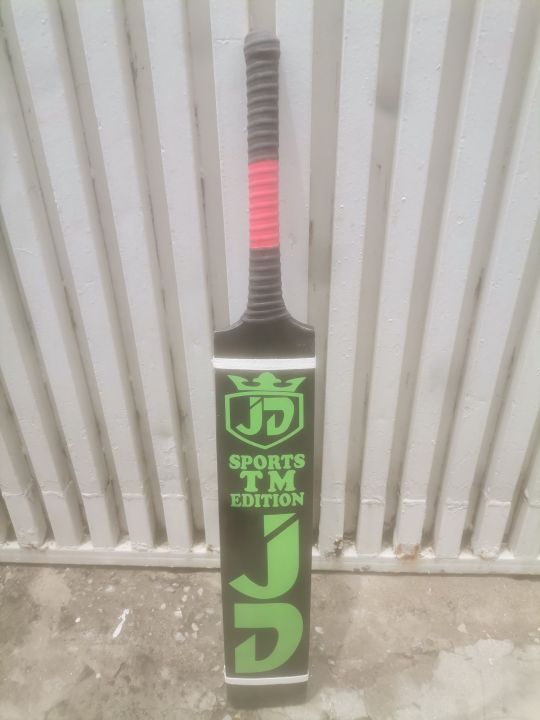 JD%20TM%20Taimoor%20Mirza%20Edition%20TAPE%20BALL%20EXCLUSIVE%20CRICKET%20BAT%20-%20Image%202