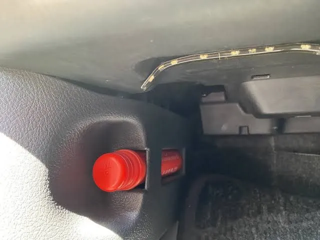 emergency%20car%20flares%20-%20Image%205