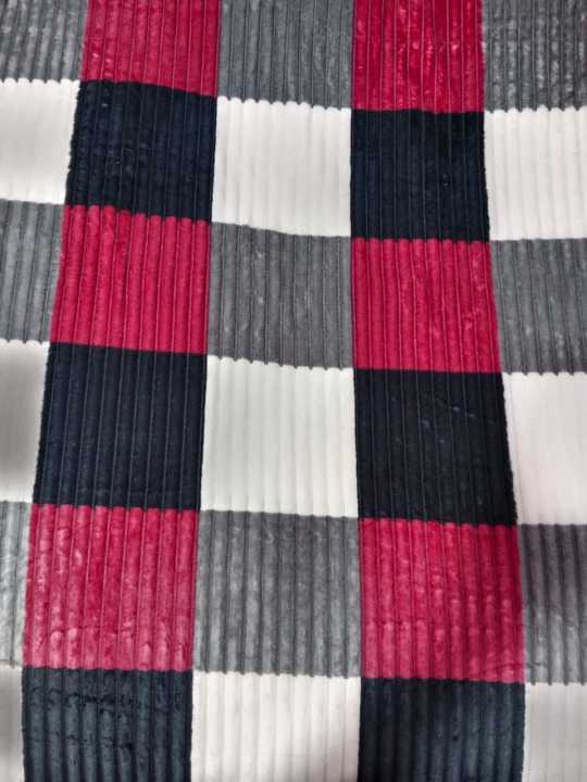 Luxury%20Featherlite%20Blanket%20-%20Dubai%20Edition%20-%20Image%204