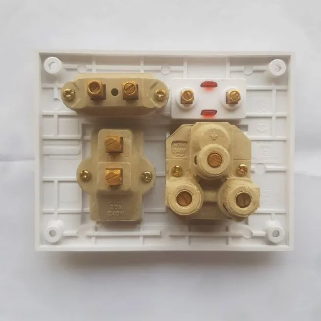 Anchor%20Penta%205-in-1%20Powersocket%20Porcelain%20Base%2020A%20Switch%206/16A%20Socket%20Powersocket%20Combo%20With%20Surface%20Box%20-%20Image%203