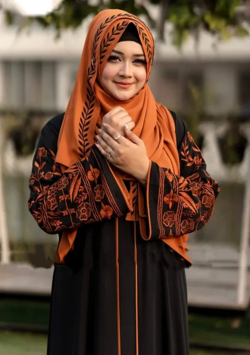 Premium%20Embroidered%20Dubai%20Cherri%20Borka%20with%20Hijab%20for%20Muslim%20Women%20-%20Elegant%20Design%20with%20Pearl%20Detailing%20-%20Image%203