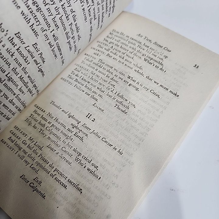 Julius%20Caesar%20(%20Penguin%20Classics%20)%20by%20William%20Shakespeare%20-%20Image%203